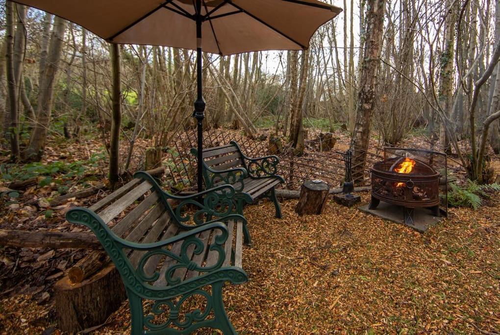 Cosy Woodland Romantic Retreat With Log Fires And Nature Sturry Exterior photo