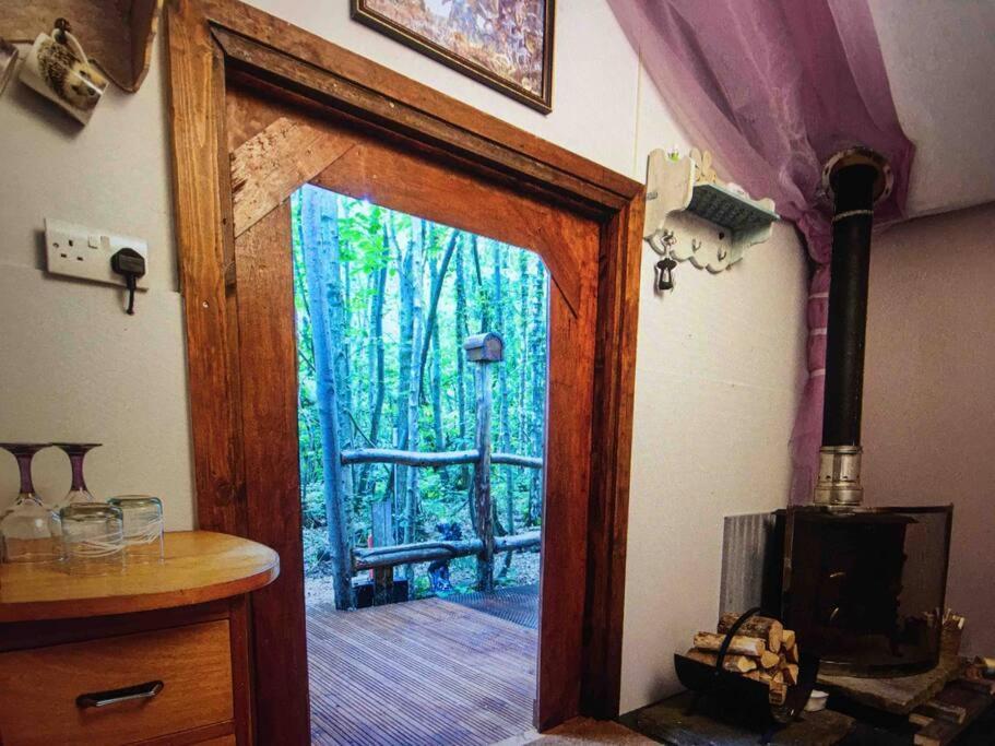 Cosy Woodland Romantic Retreat With Log Fires And Nature Sturry Exterior photo